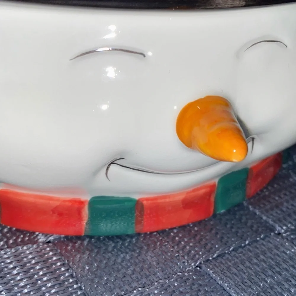 SUPER CUTE SNOWMAN CERAMIC BOWL WITH XMAS LIGHTS GOING ACROSS HANDLE